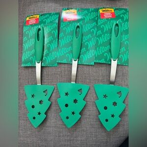 Set of 3 Wilton Christmas Tree Turner Green Spatula - New in packaging! 🎄
